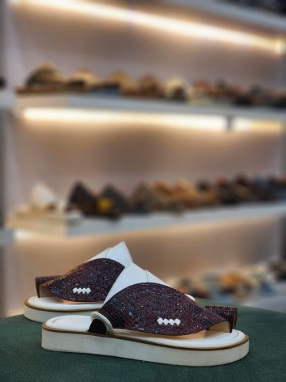 صورة شرقي جلد تمساح مديل